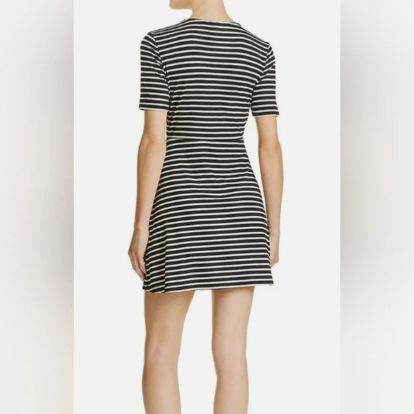 Sadie & Sage Black White Striped Short Sleeve Ribbed V-Neck Mini Dress Large - Picture 2 of 9
